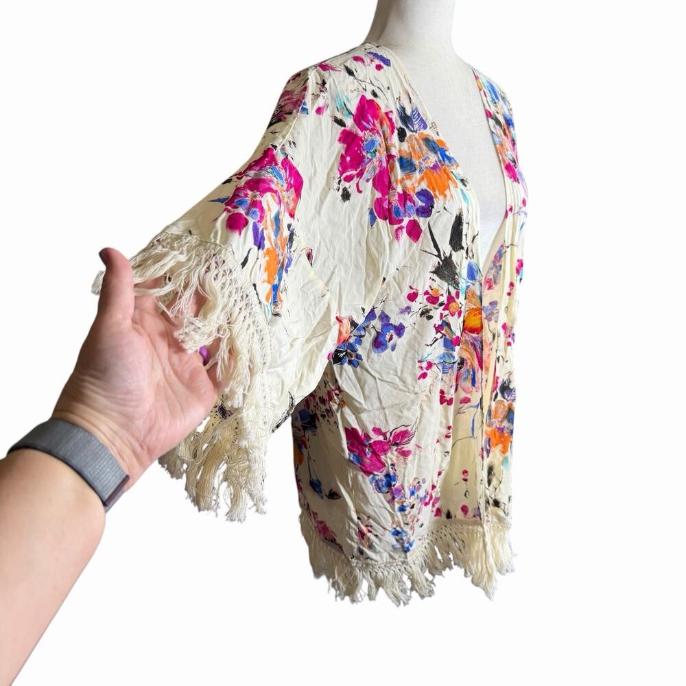 UMGEE Floral short sleeve fringe kimono Size Small Bohemian Boho Hippie Indie - Picture 2 of 10